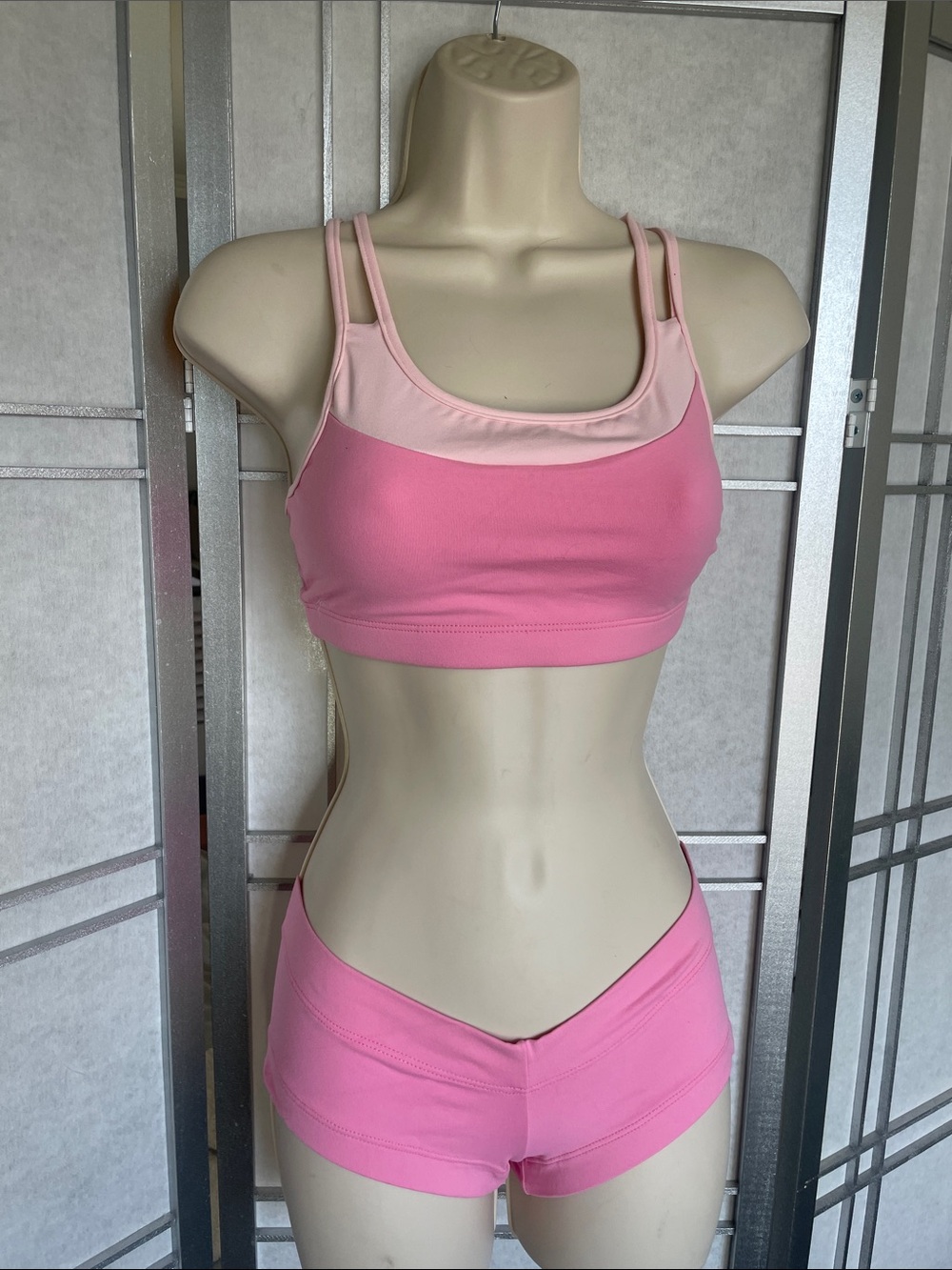 Pink Two-Tone Scoop Neck Sports Bra & Booty Shorts - Elisabetta Rogiani - S